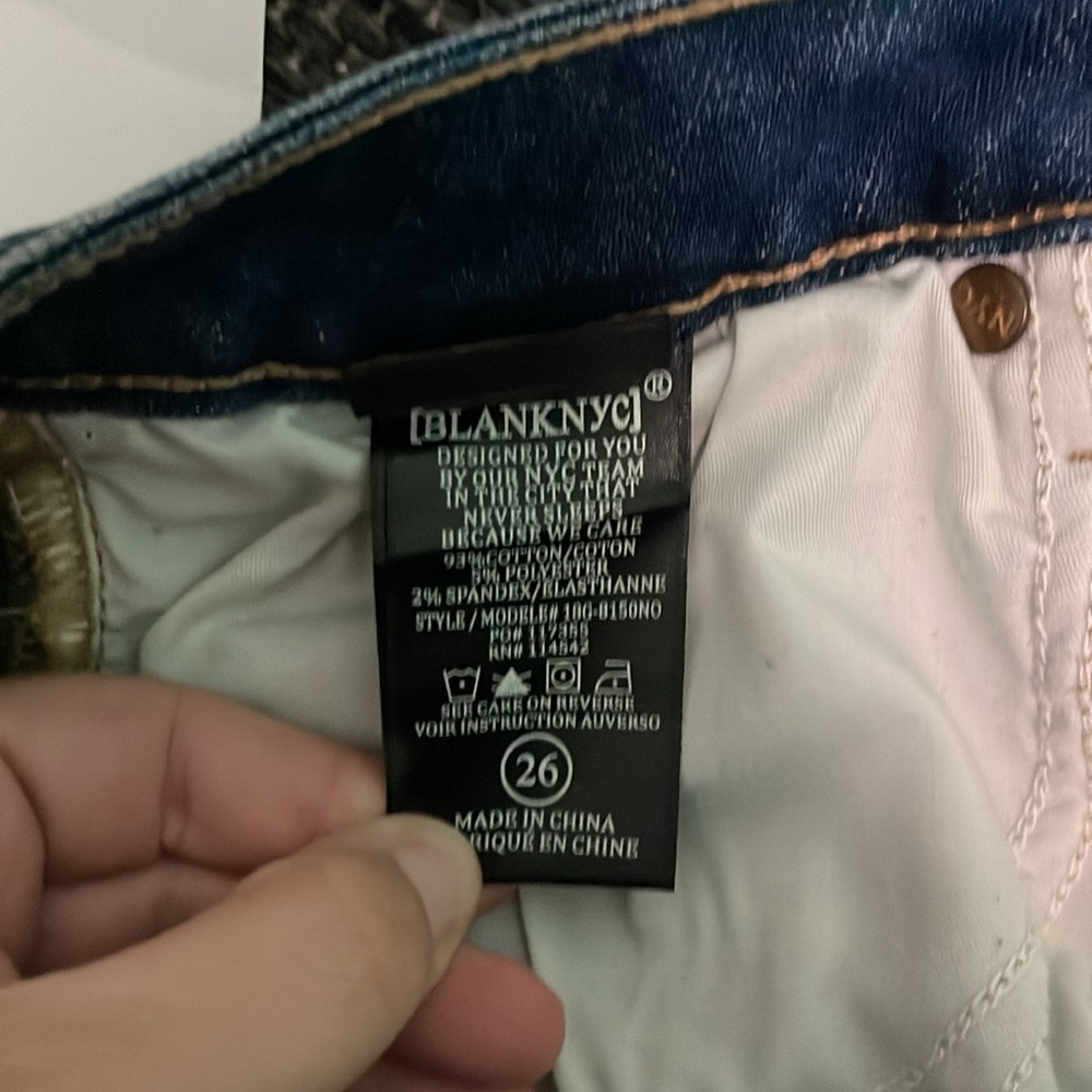 BlankNYC The Fulton Roll Up Shorts - Picture 9 of 11